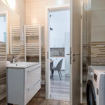 Klauzal Ac 2br شقة