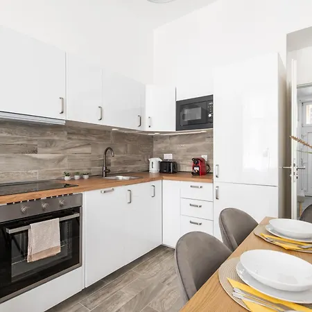 Klauzal Ac 2br Lägenhet Budapest
